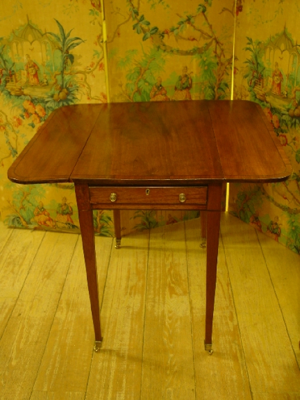 Late 18th. cent. English Mahogany Pembroke Table
