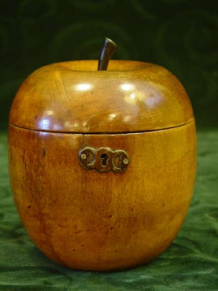 Late 18th. cent. Tea Caddy in shape of an Apple