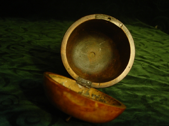Late 18th. cent. Tea Caddy in shape of an Apple