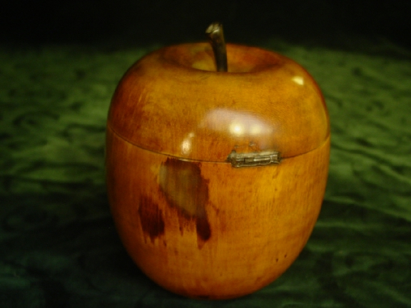 Late 18th. cent. Tea Caddy in shape of an Apple