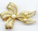 SALE Vintage Pin with cultured Pearls