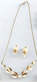 SALE Pristine Krementz Cultured Pearl Necklace