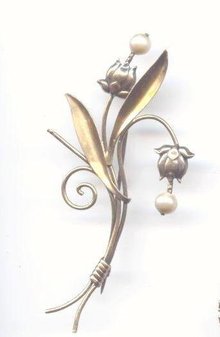 SALE Elegant Cultured pearl Retro Flower Pin
