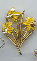 SALE Signed Emerald Daffodils Pin