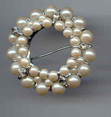 SALE Simulated Pearls in a Circle Pin.
