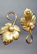 SALE Vintage Clip on Lear with real pearl