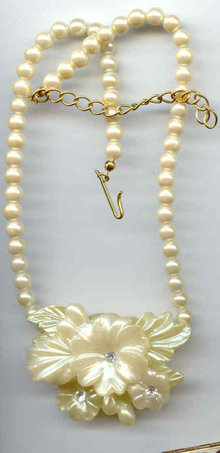 SALE Beautiful Flower Necklace Rhinestone