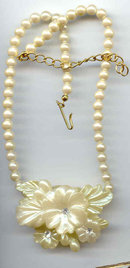 SALE Beautiful Flower Necklace Rhinestone