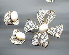 SALE Trifari Set Pin and Earrings