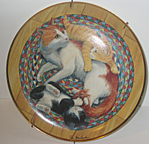 Franklin Mint Snug-on-a-Rug Collector Cat Plate
