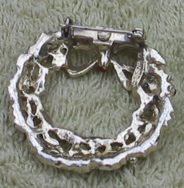 Gerry's Wreath Brooch Pin