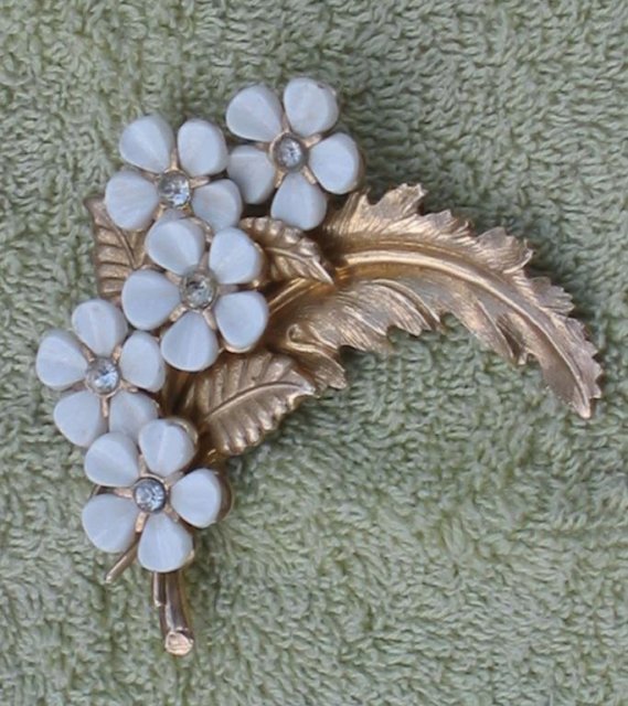 Emmons Rhinestone Leaf pin brooch