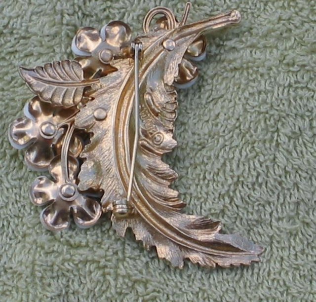 Emmons Rhinestone Leaf pin brooch