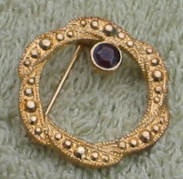 Circle Wreath Pin Brooch
