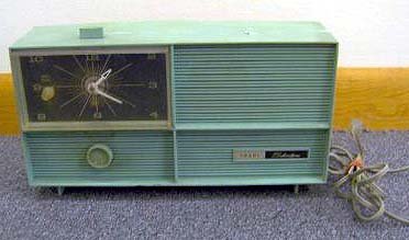 vintage SEARS SILVERTONE ICE BLUE tube radio