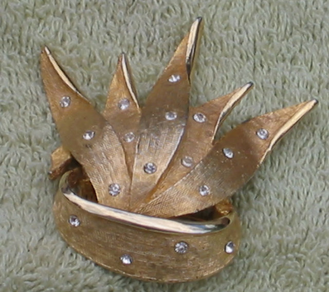 old vintage CROWN BROOCH rhinestone pin