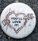 old vintage LOVE IT PINBACK PIN BUTTON