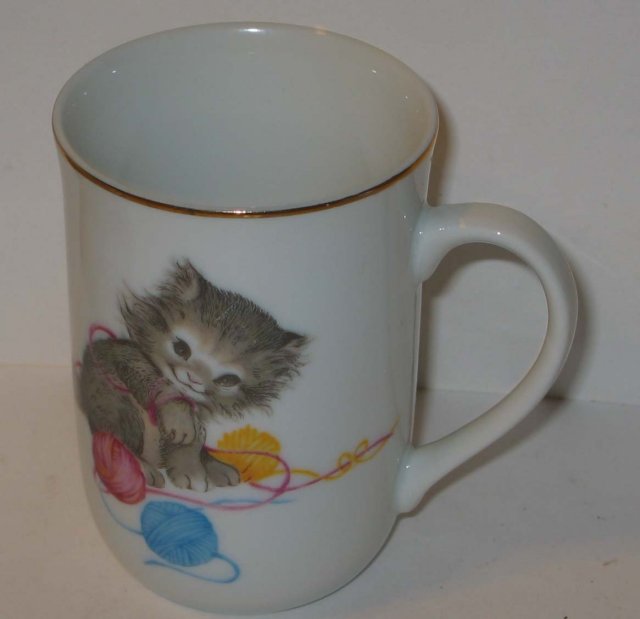 old vintage elegant KITTEN TEA COFFEE MUG