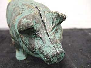 VINTAGE CAST IRON POT BELLY PIG