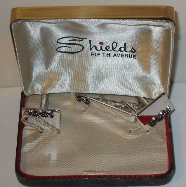 VINTAGE SHIELDS FIFTH AVENUE CUFFLINKS AND