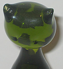 VINTAGE CAT PAPERWEIGHT * OLD GREEN GLASS