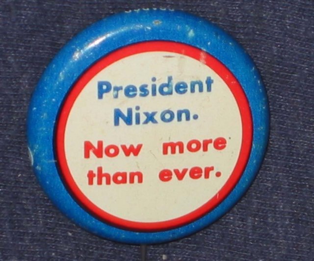 RICHARD NIXON PRESIDENT PINBACK