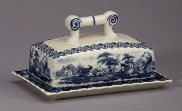 PORCELAIN BUTTER DISH / TOILE TRANSFERWARE