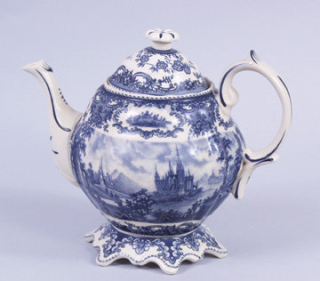 PORCELAIN CASTLE TEA POT / NEW