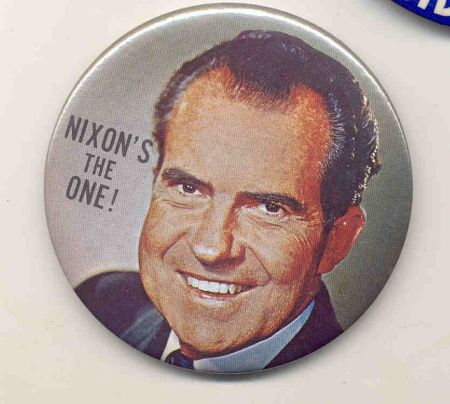 VINTAGE RICHARD NIXON 1968 LARGE POLITICAL REPUBLICAN PIN