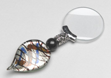 Magnifying Glass Swirled Flat Handle