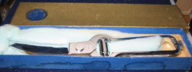 Dovo Poultry Scisorrs in Box
