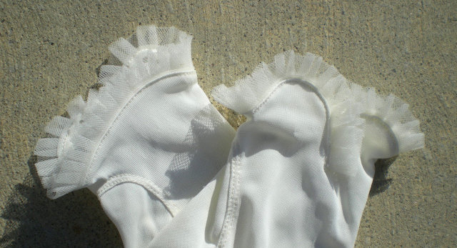 Cream Lace Gloves