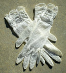 Cream Lace Gloves