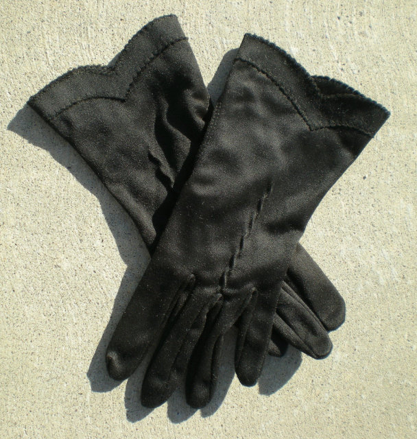 Black Costume Gloves V Wrist