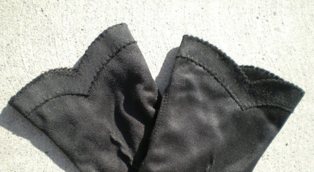 Black Costume Gloves V Wrist