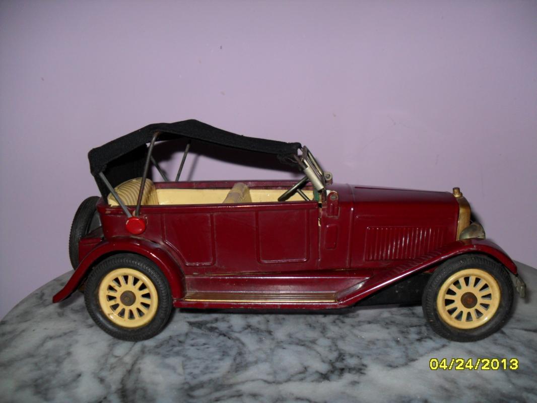 Vintage Tin Litho Friction 1960 car made in Japan