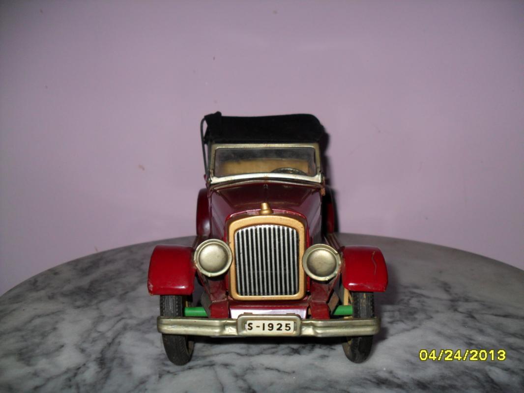 Vintage Tin Litho Friction 1960 car made in Japan
