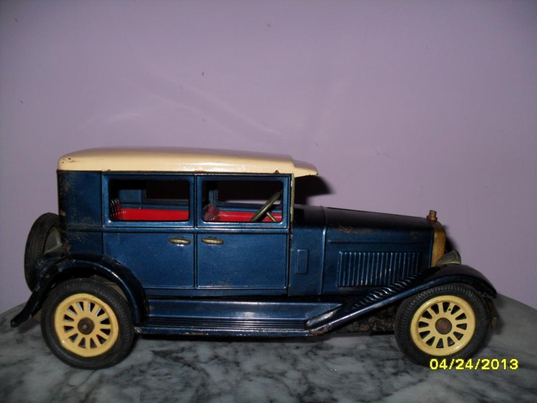 Vintage Tin Litho Friction 1960 car made in Japan