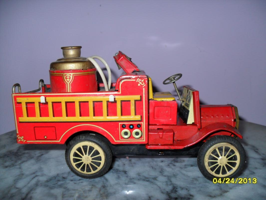 Vintage Tin Litho Friction firtruck car made in Japan
