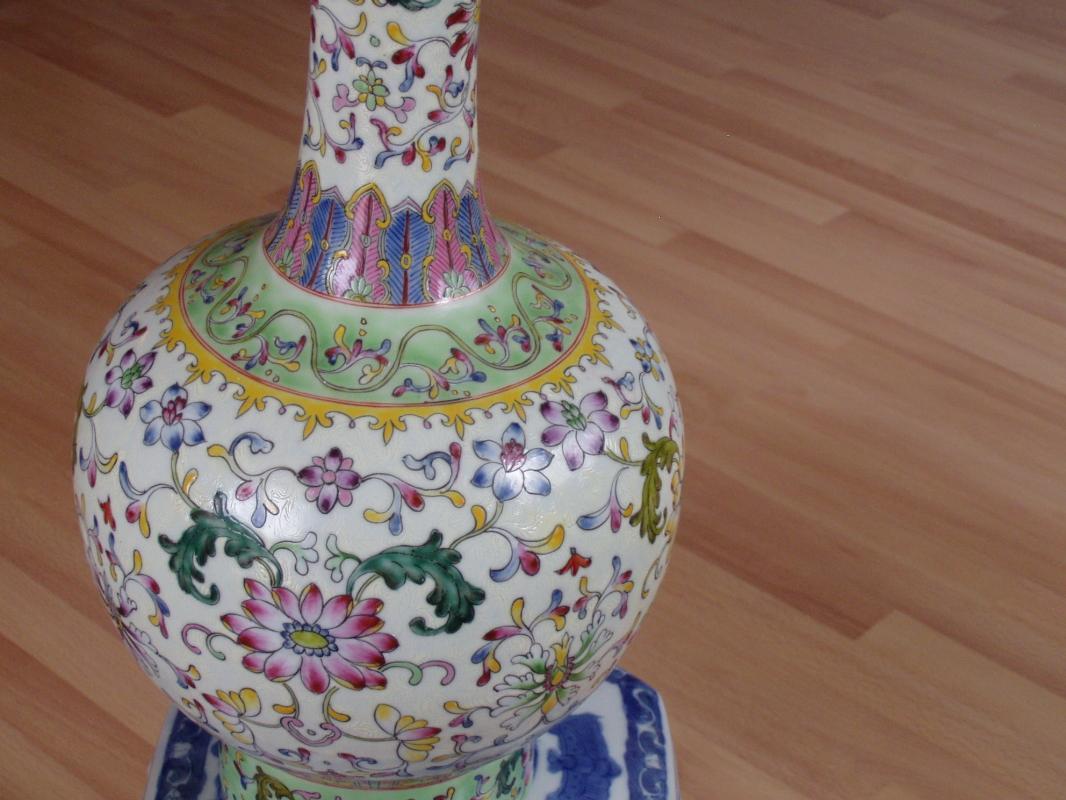 14 inch Chinese Vase with Ch'ing Dynasty mark