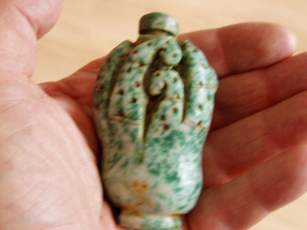 Chinese mottled green jade snuff bottle