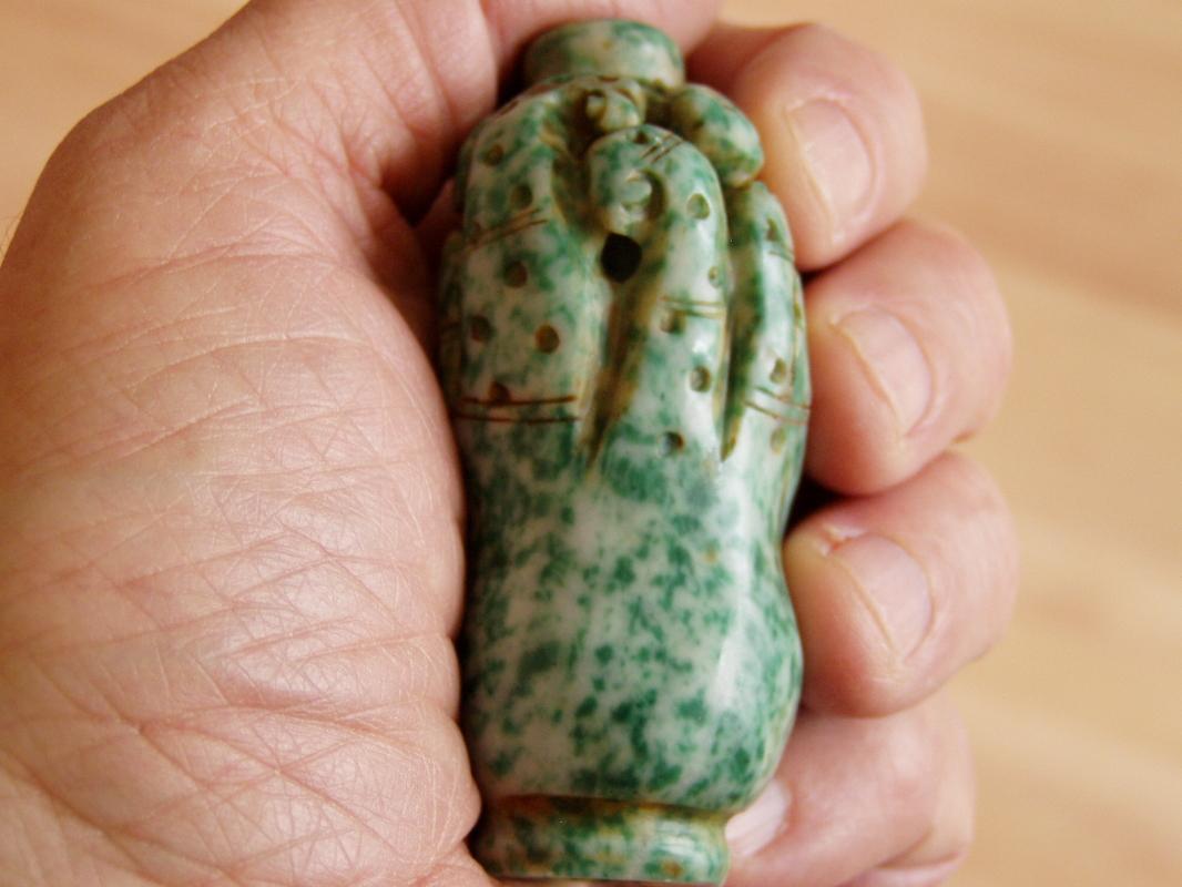 Chinese mottled green jade snuff bottle