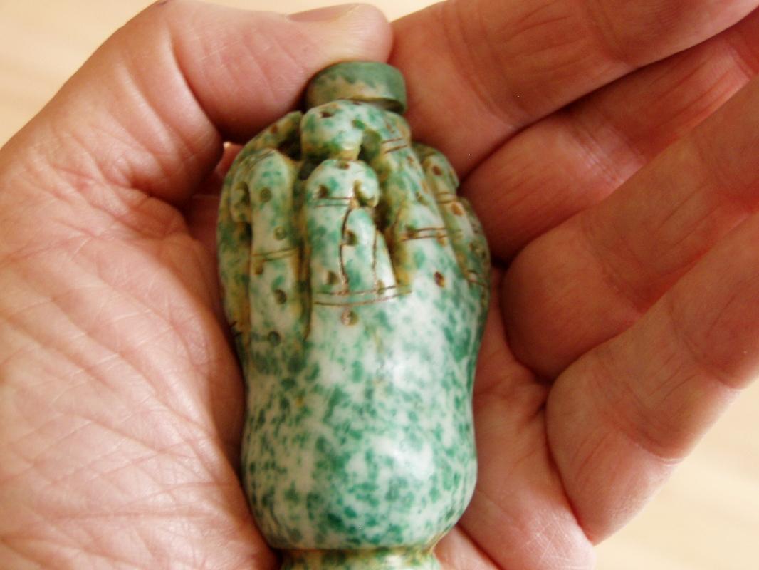 Chinese mottled green jade snuff bottle
