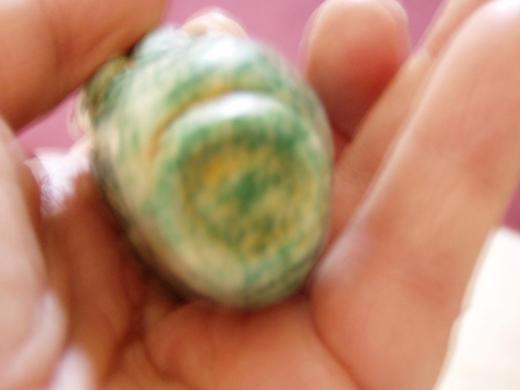 Chinese mottled green jade snuff bottle