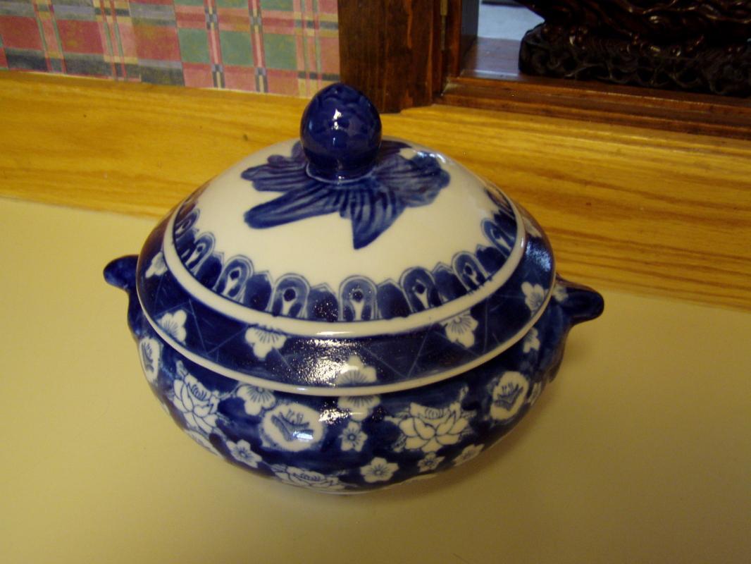 Antique Blue White Qianlong Chinese Tureen