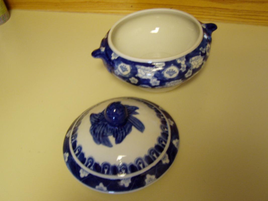 Antique Blue White Qianlong Chinese Tureen