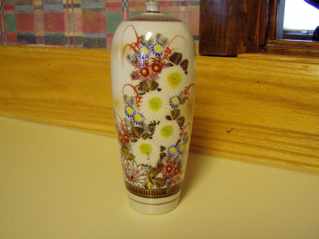 Beautiful Kutani Cabinet Vase
