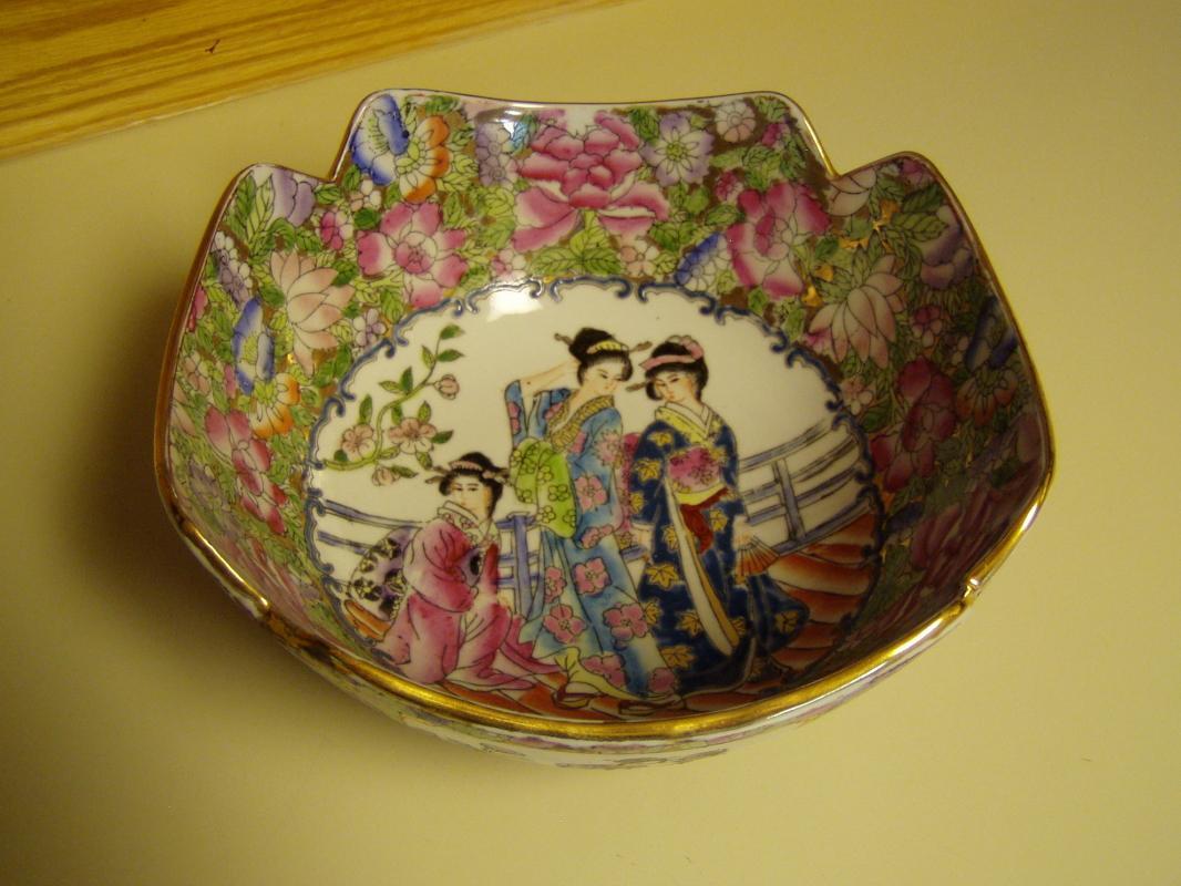 Beautiful Geisha Four Square Cut Bowl