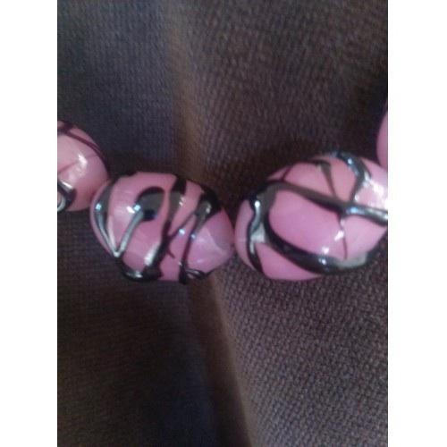 Vintage pink and black glass bead necklace