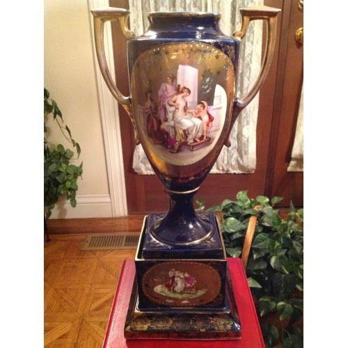 ANTIQUE PORCELAIN VICTORIA CARLSBAD VASE